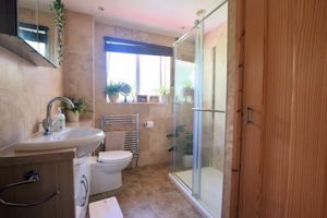 Family Shower Room- click for photo gallery